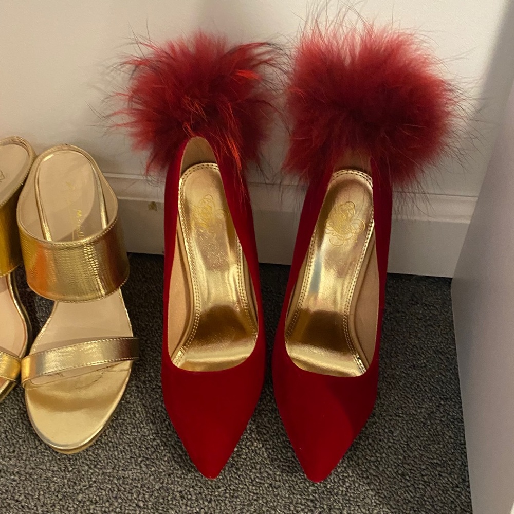 Red Pom Pom Pumps!